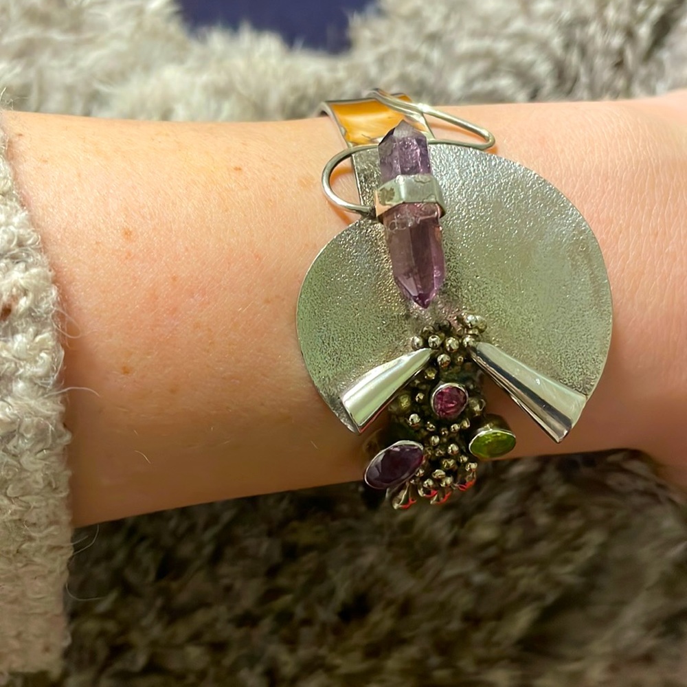 Women’s artistic silver handmade bangle